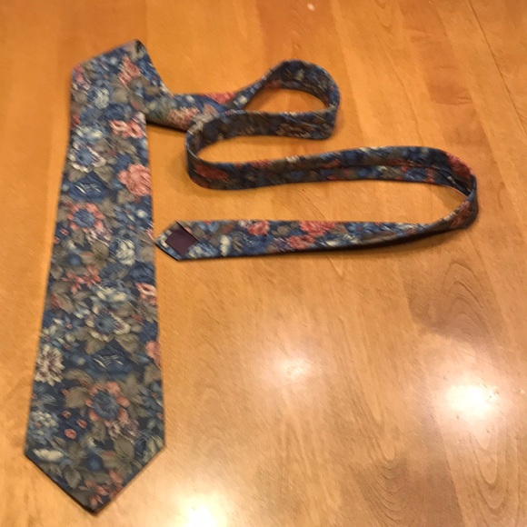 Men’s tie - Picture 1 of 2